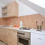 Апартаменты Petrovic *