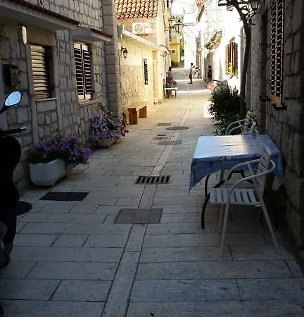 Petrovic 아파트 *